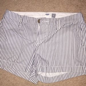 Old Navy Mid-Rise Everyday Shorts Striped size 0